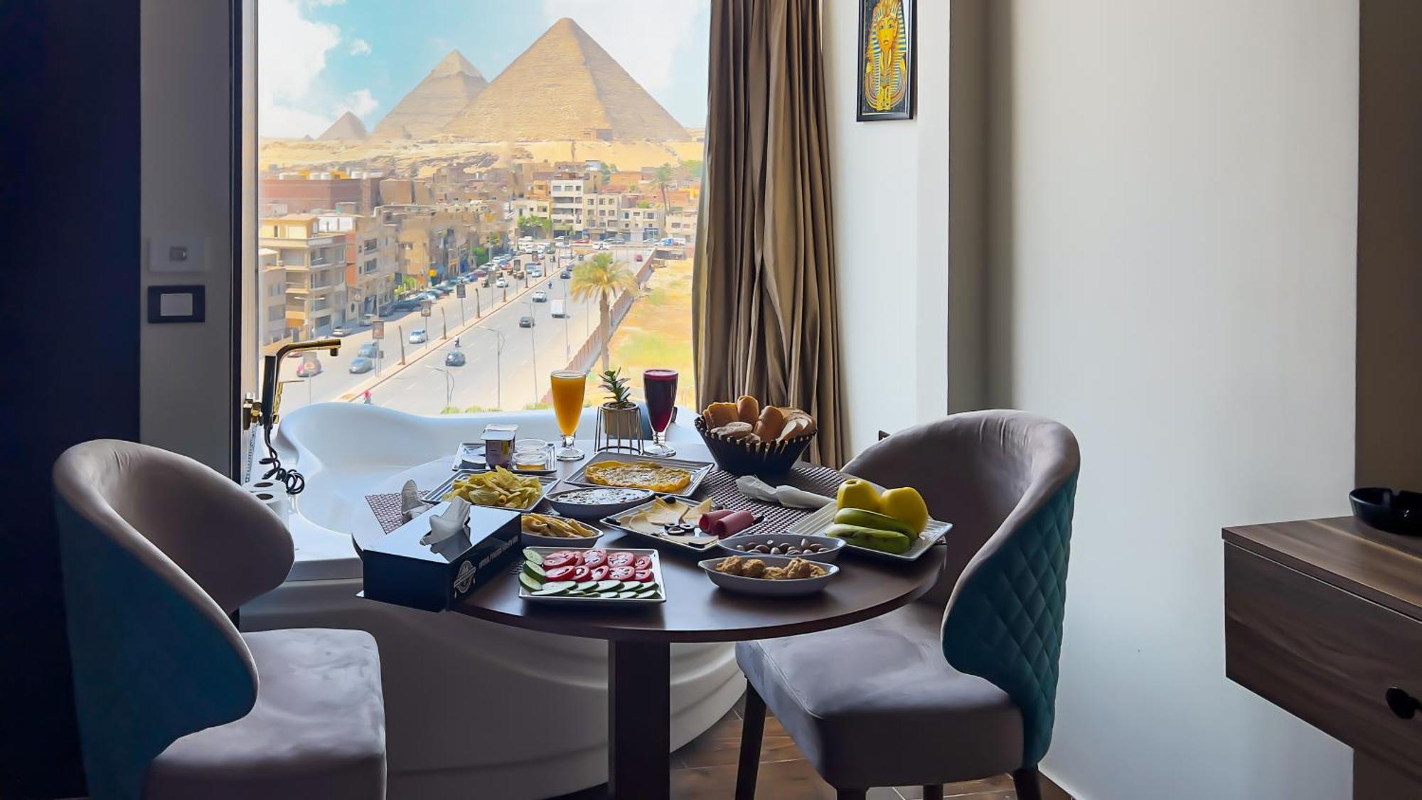 Imperial Pyramids Heights View Acomodação com café da manhã Nazlet el-Sîsi Exterior foto
