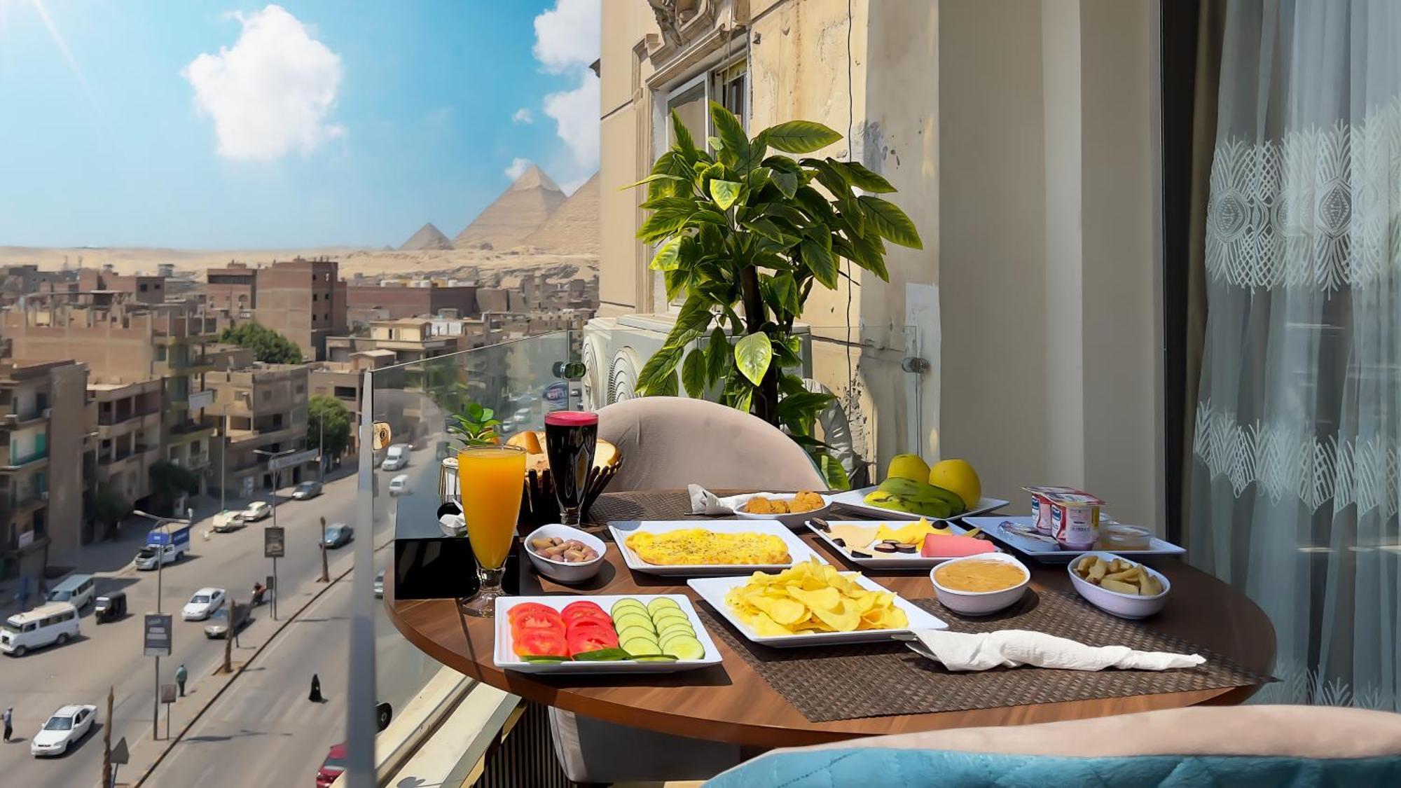 Imperial Pyramids Heights View Acomodação com café da manhã Nazlet el-Sîsi Exterior foto