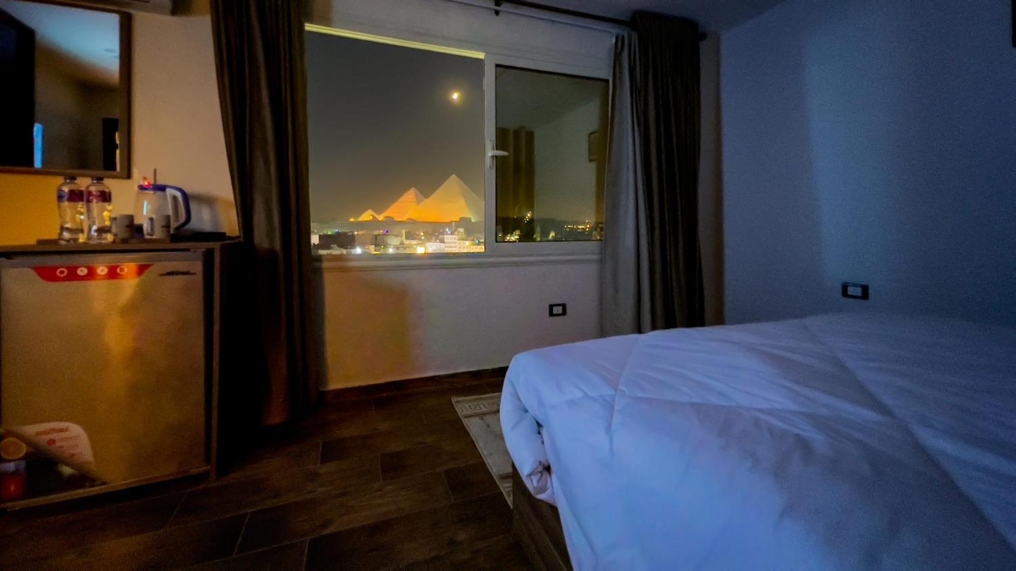 Imperial Pyramids Heights View Acomodação com café da manhã Nazlet el-Sîsi Exterior foto