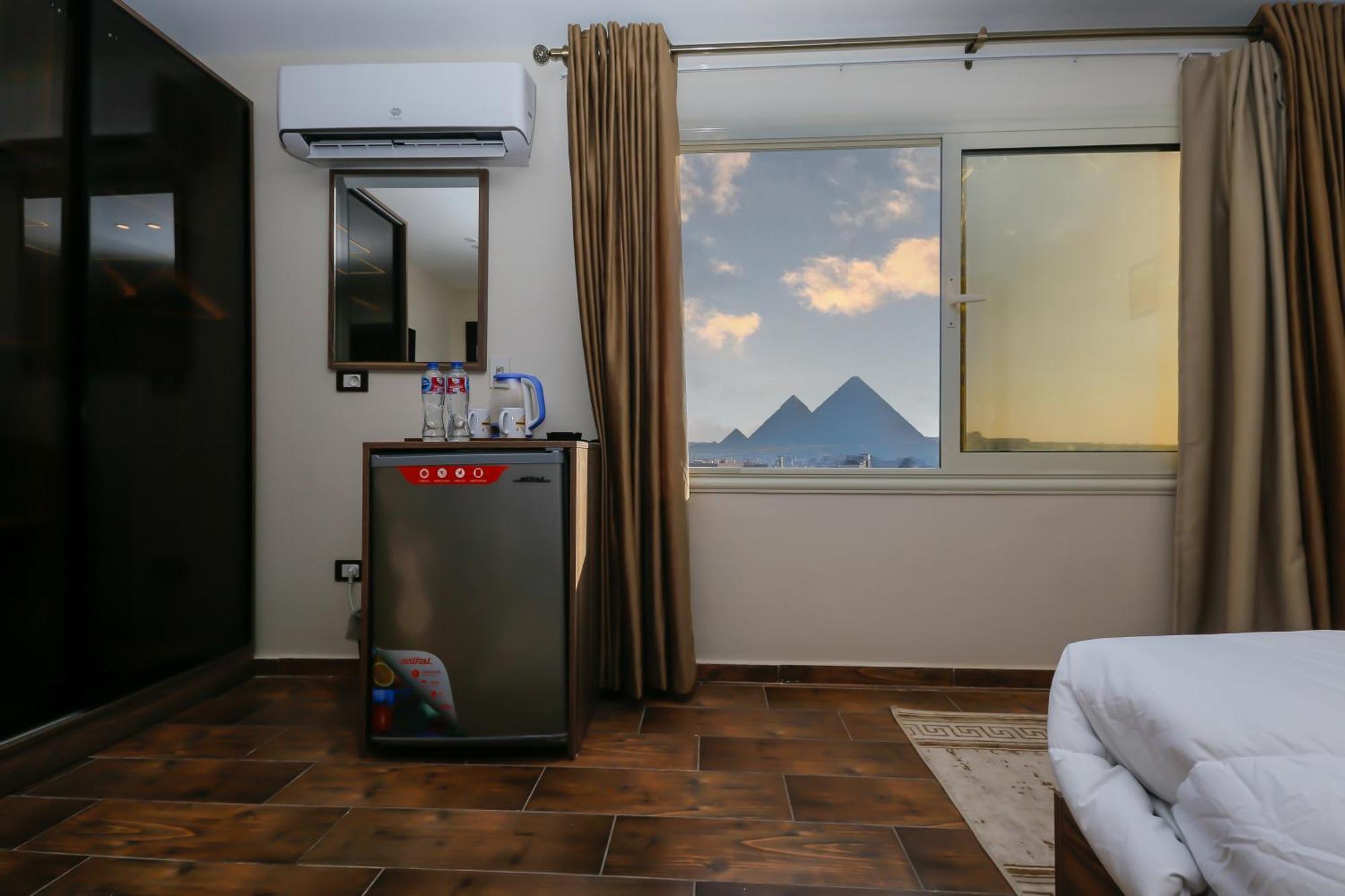 Imperial Pyramids Heights View Acomodação com café da manhã Nazlet el-Sîsi Exterior foto